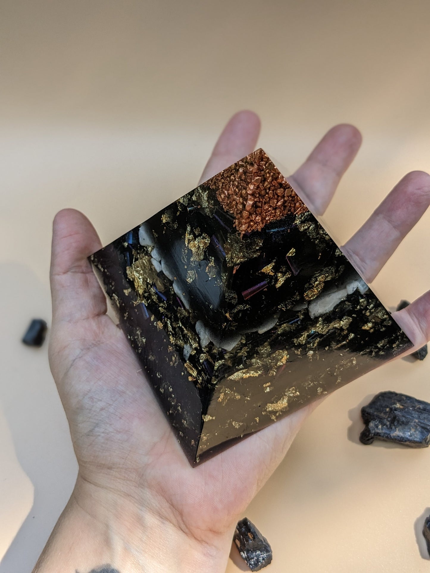 Orgonite Shungite Pyramid For Meditation Gift Energy Balancing Crystal Metaphysical Healing Tower Buster With Chakra Stone For Positive Vibe