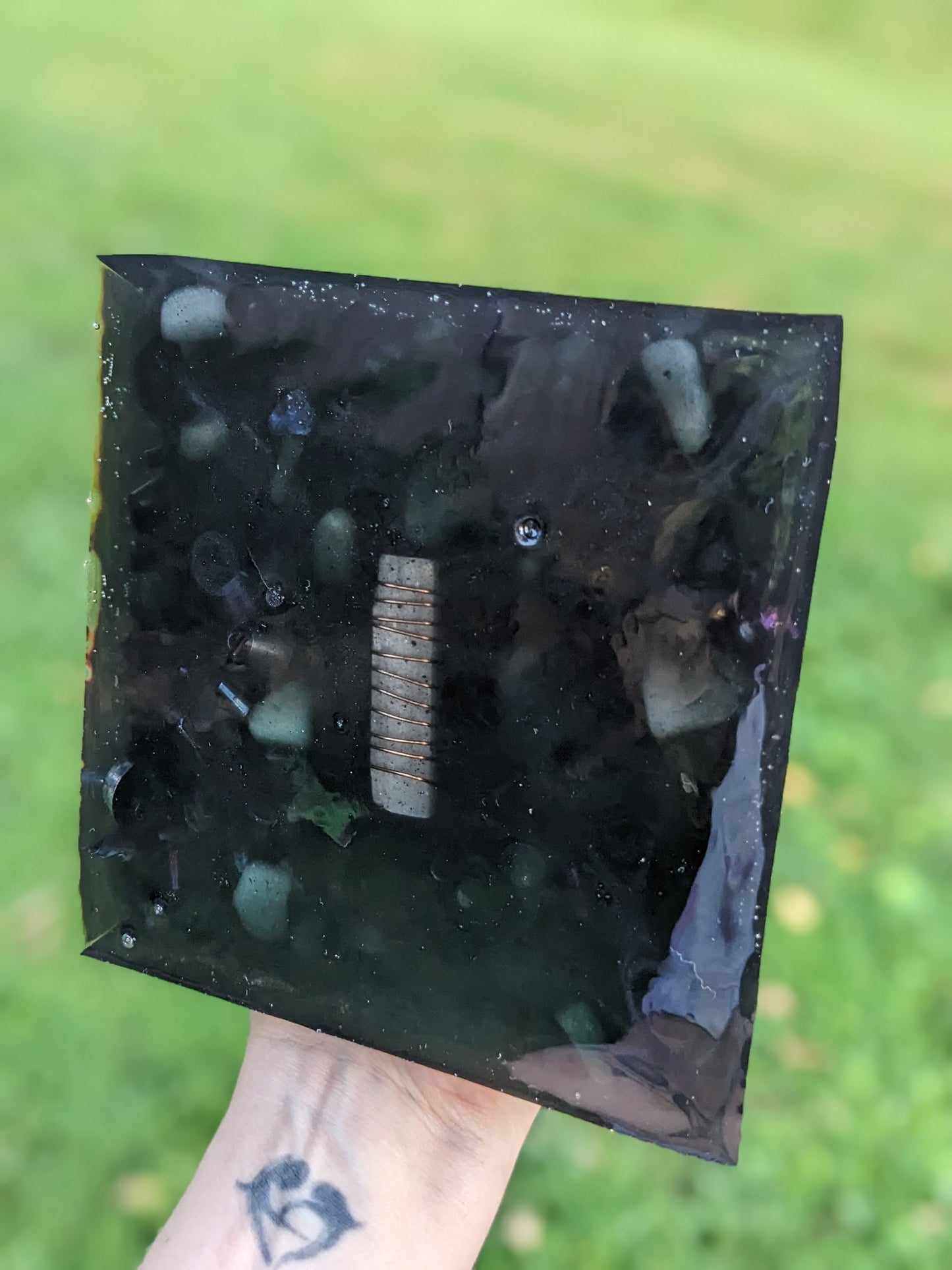 Large Orgonite Pyramid with Shungite, Quartz & Selenite | Handmade Crystal Resin Pyramid for Home and Office | Unique Gift Décor