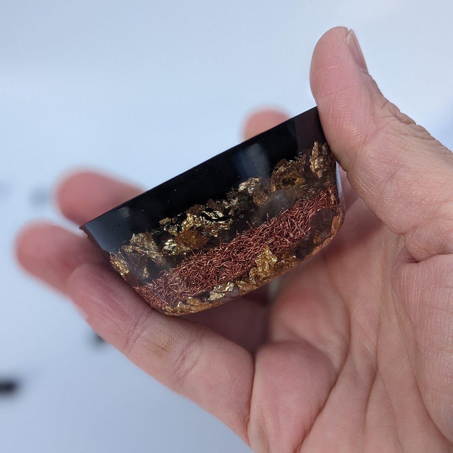 Round Gold Orgonite Tower Buster - Shungite Stone For EMF Protection - Copper And Quartz Orgone Generator - Powerful Energy Protector For 5G