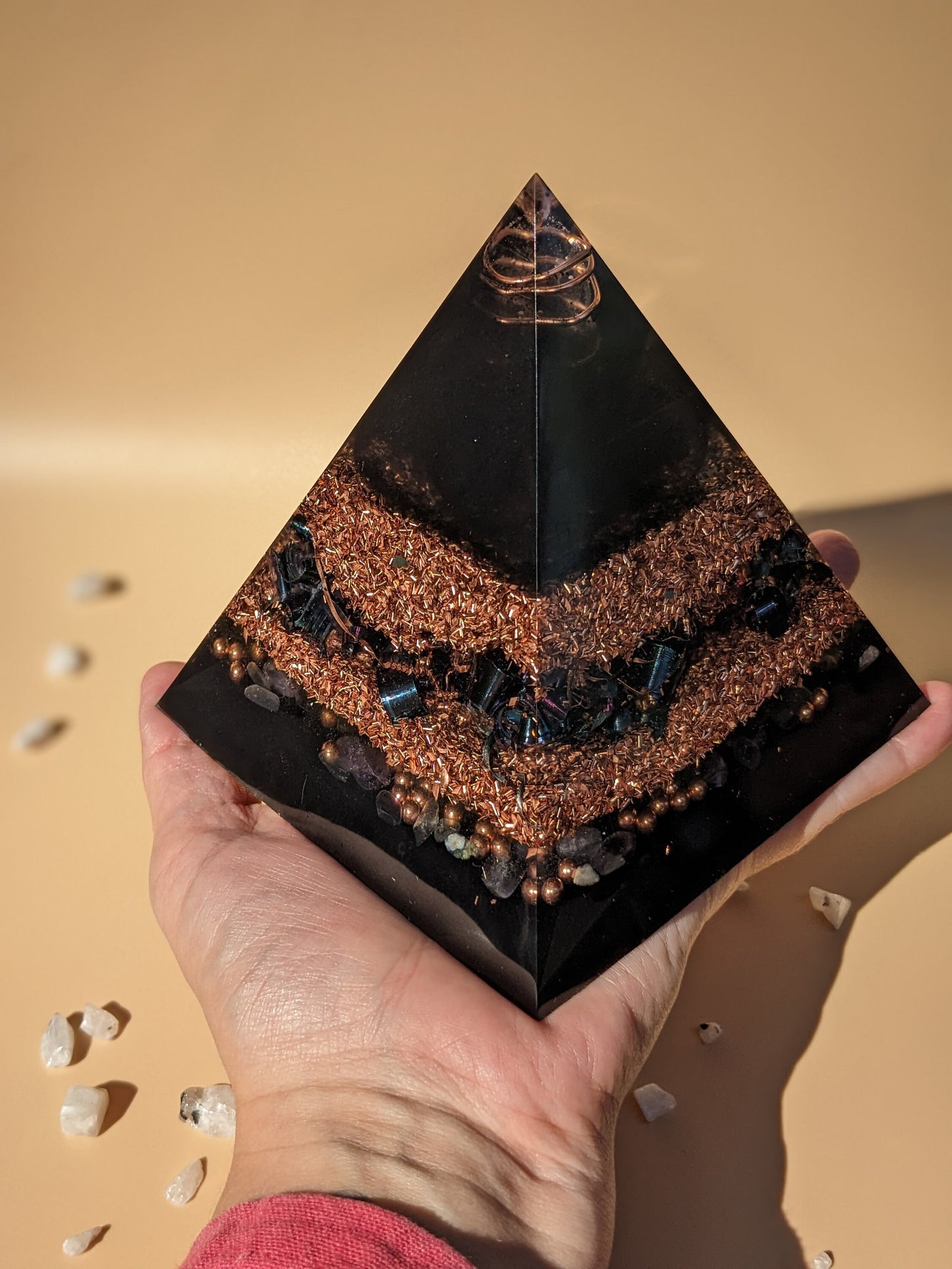 Orgone Pyramid and Orgonite Charging Plate For EMF and 5g Protection Energy Healing Crystal Shungite Pyramid for Meditation Gift for Healing