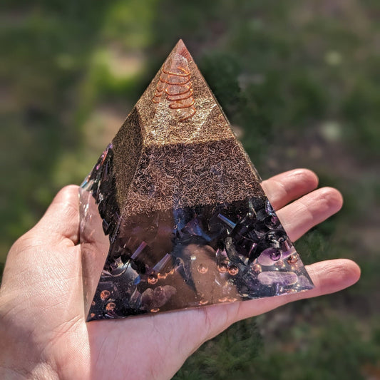 EMF Protector Crystal Pyramid Real Orgonite Pyramid Orgone Energy Generator Pyramid Positive Energy Gift 4 Leaf Clover Gift Crystal For Love