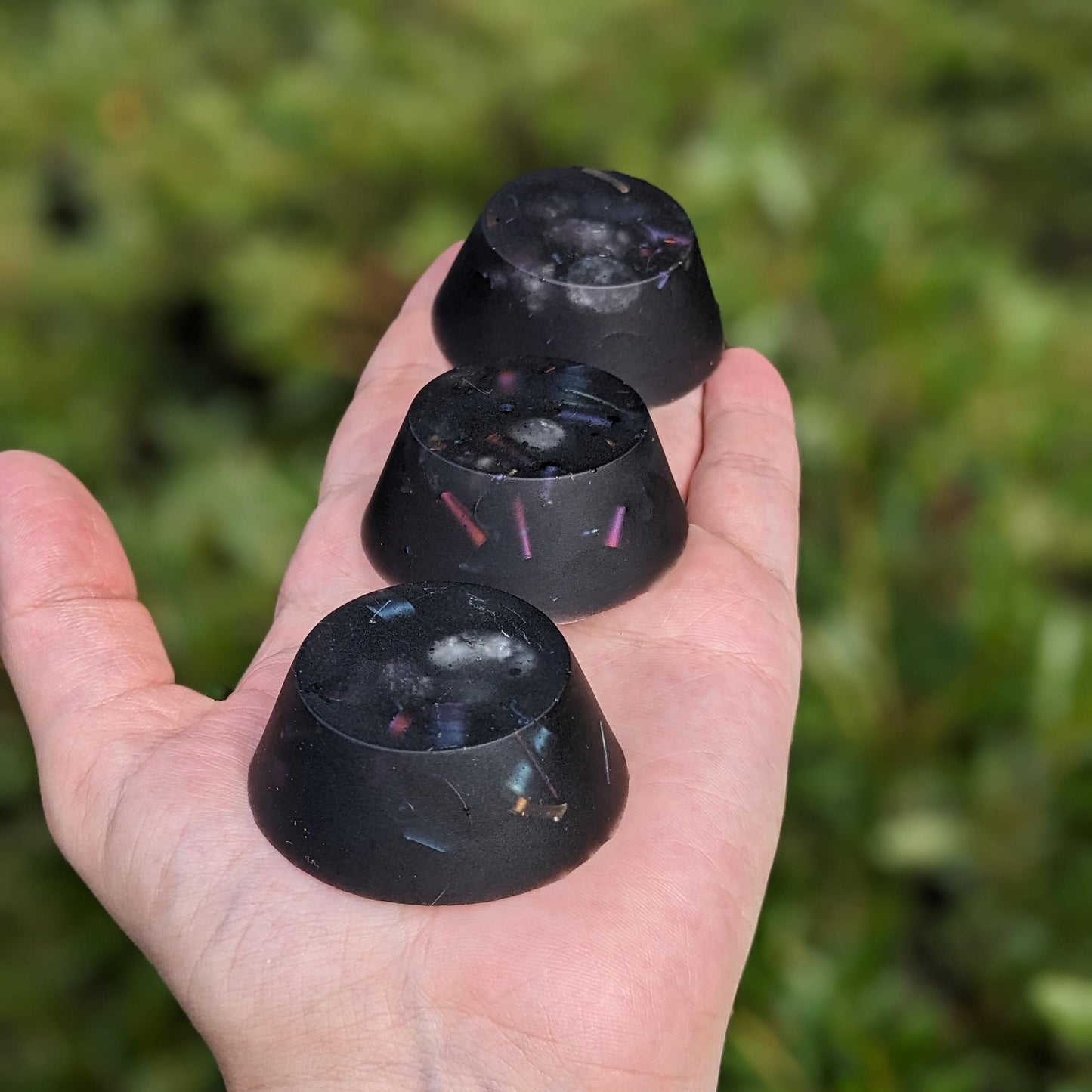 Compact Orgonite Tower Buster with Shungite, Quartz & Steel – Handmade Resin Disc for Desk, Travel, or Home Decor