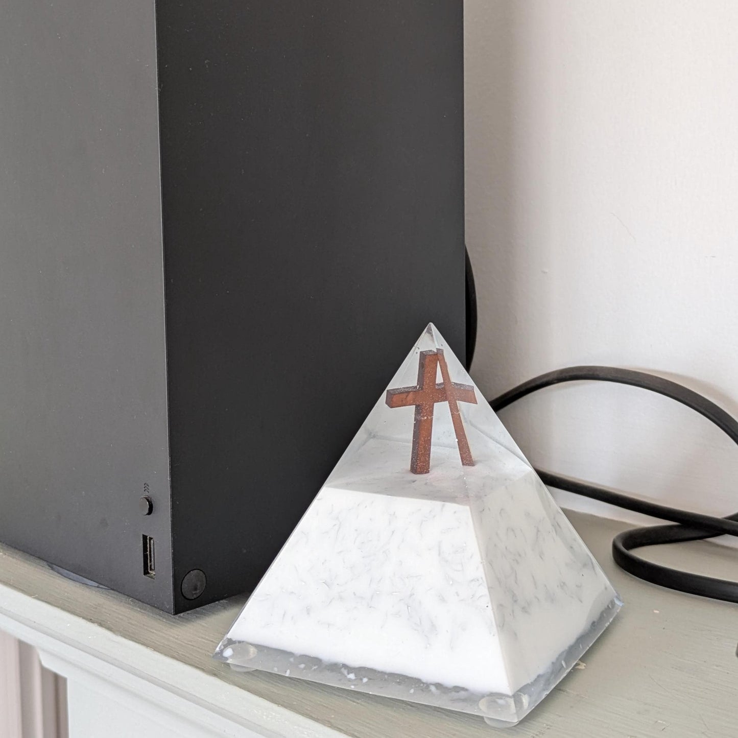 Large Resin Pyramid with Wooden Cross – Handmade Christian Home Decor | Modern Resin Keepsake Gift | Faith-Inspired Desk or Entryway Art