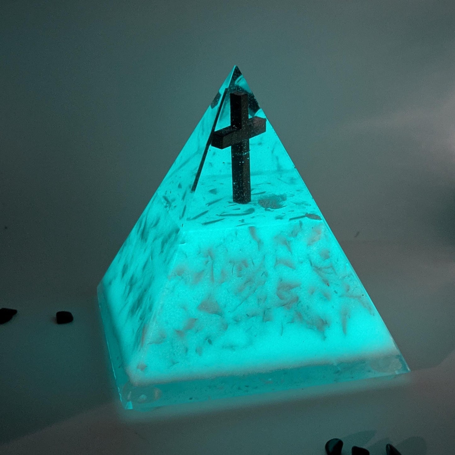 Large Resin Pyramid with Wooden Cross – Handmade Christian Home Decor | Modern Resin Keepsake Gift | Faith-Inspired Desk or Entryway Art