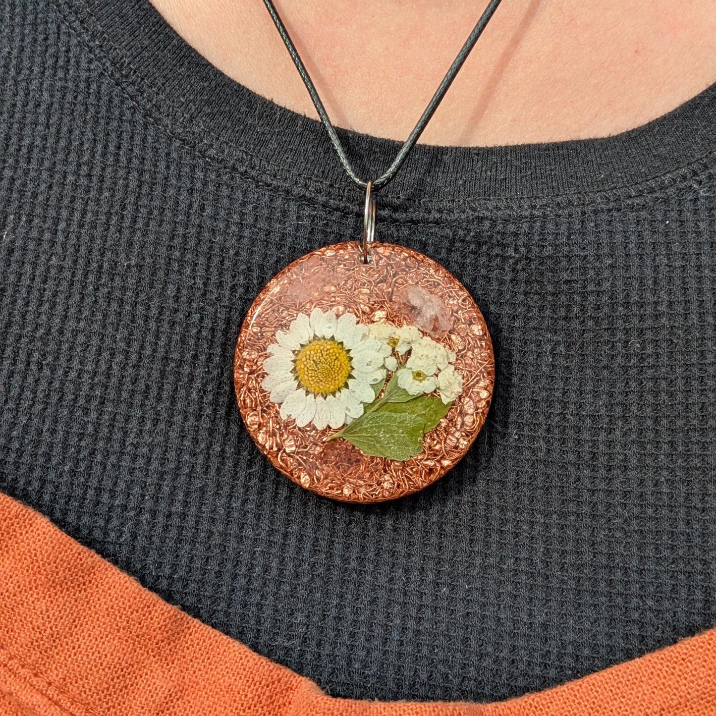Dried Daisy Necklace - Pressed Flower Pendant - Handmade Resin orgonite Jewelry - Gift for Mom - Floral Keepsake Necklace - Mothers Day Gift