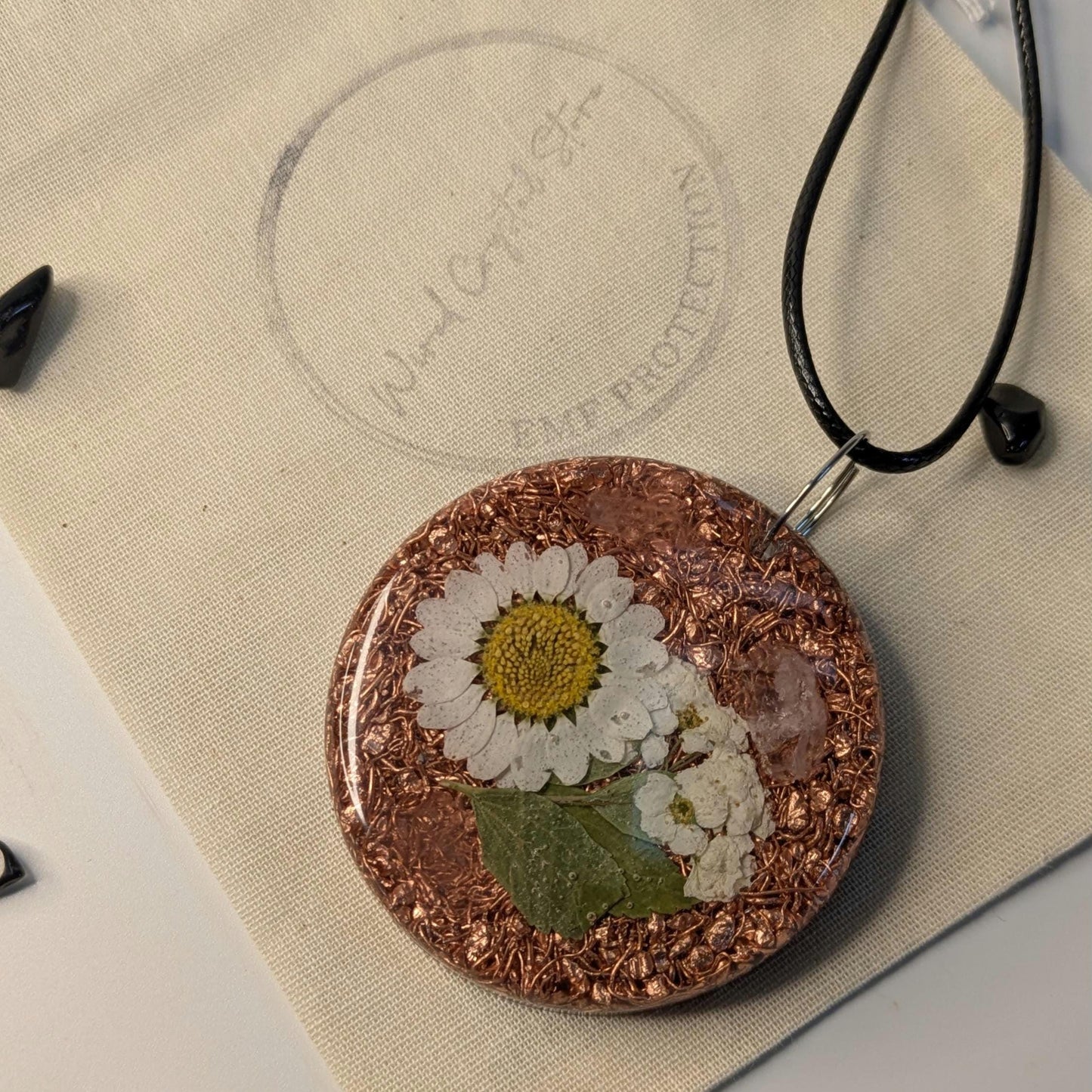 Dried Daisy Necklace - Pressed Flower Pendant - Handmade Resin orgonite Jewelry - Gift for Mom - Floral Keepsake Necklace - Mothers Day Gift