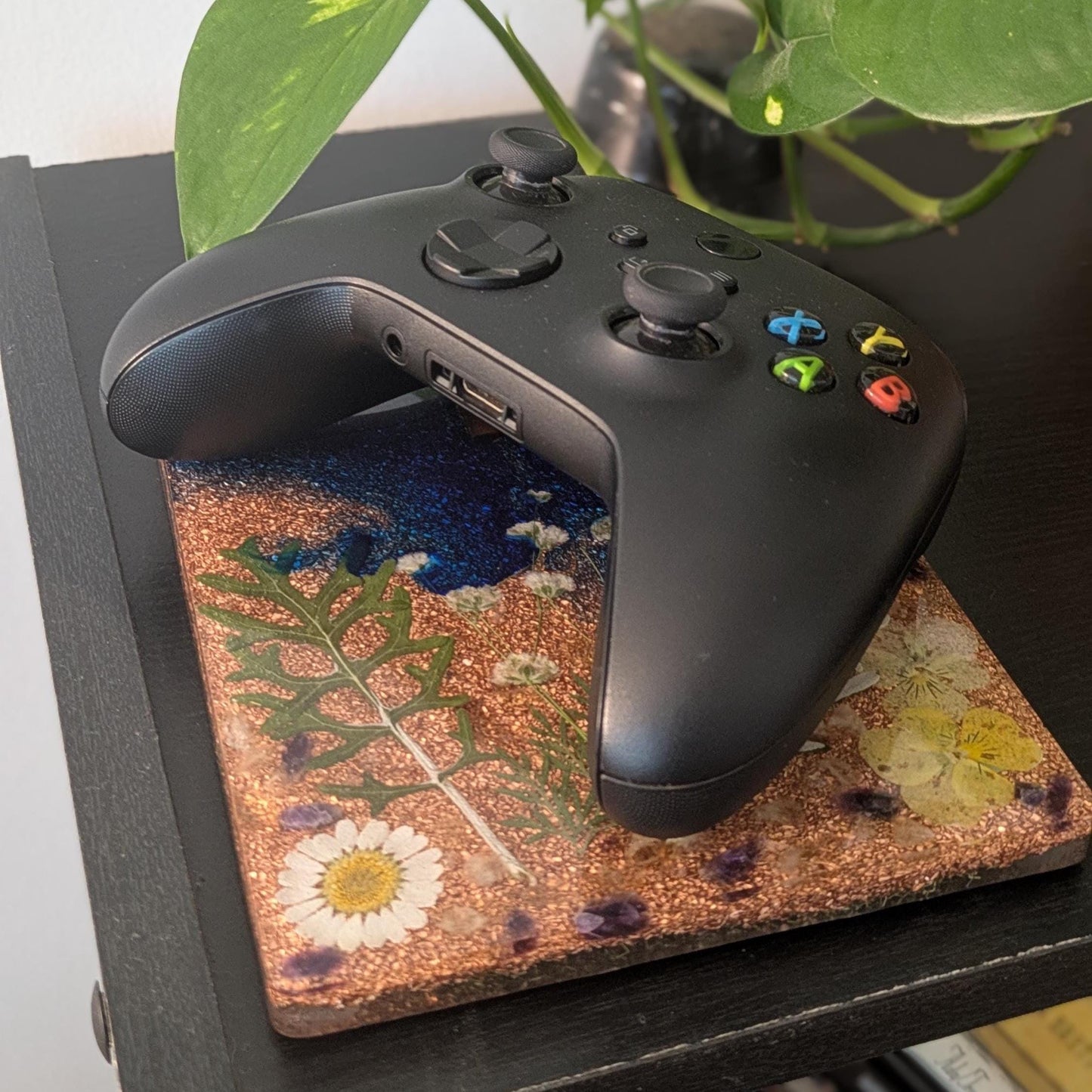 Orgonite Charging Plate with Amethyst, Citrine & Quartz – Handmade Resin Desk Tray for Phones, Electronics and Nightstand