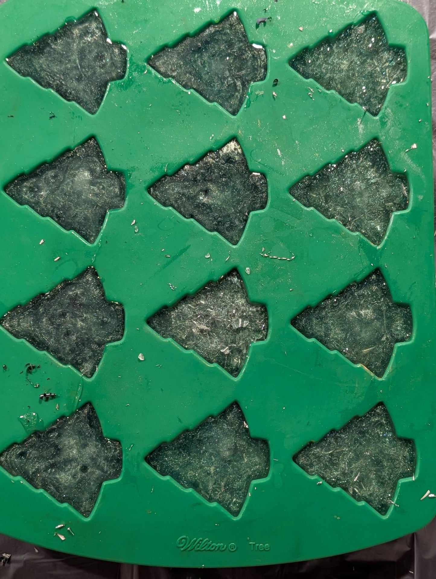 Christmas Tree Orgonite Tower Buster • Festive Resin Tree Decoration • Handmade Metal & Quartz Piece • Holiday Desk Gift • Small Resin Art