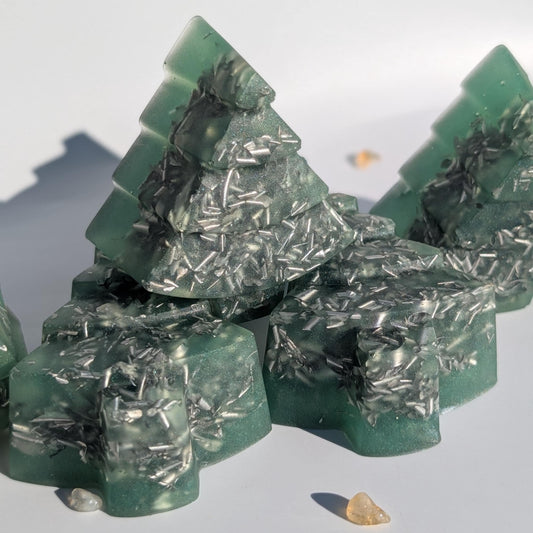 Christmas Tree Orgonite Tower Buster • Festive Resin Tree Decoration • Handmade Metal & Quartz Piece • Holiday Desk Gift • Small Resin Art